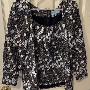 Tuckernuck Black and White Floral Blouse EUC